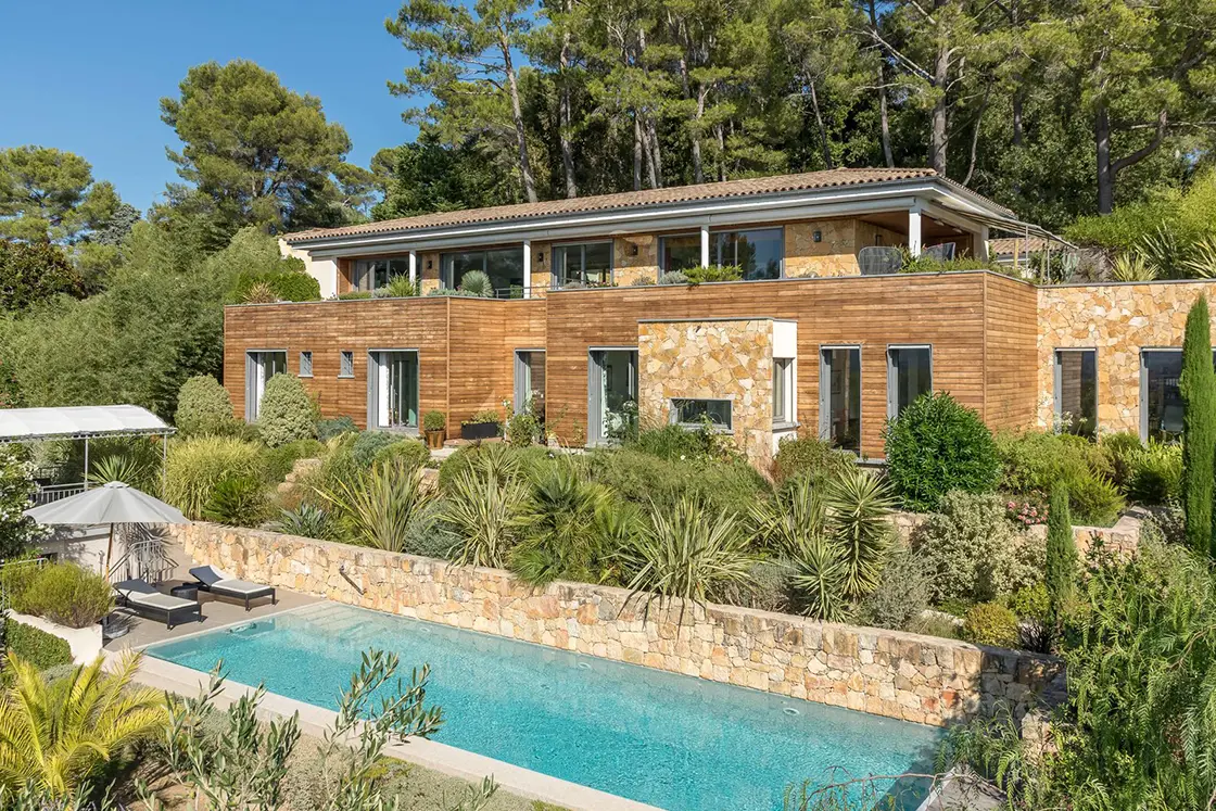 Perfect Hideaways real estate property: A luxurious wood and stone home, featuring a lush garden which surrounds the swimming pool and terrace, located at La Vue in Mougins.