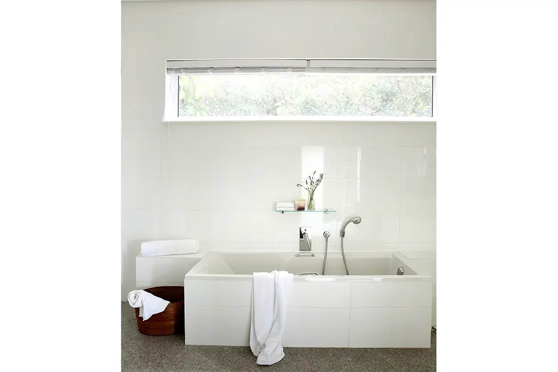 Perfect Hideaways real estate property: A bathroom with a bathtub, a landscape rectangular window allows natural light to illuminate the room. Roga Rock, Plettenberg Bay.