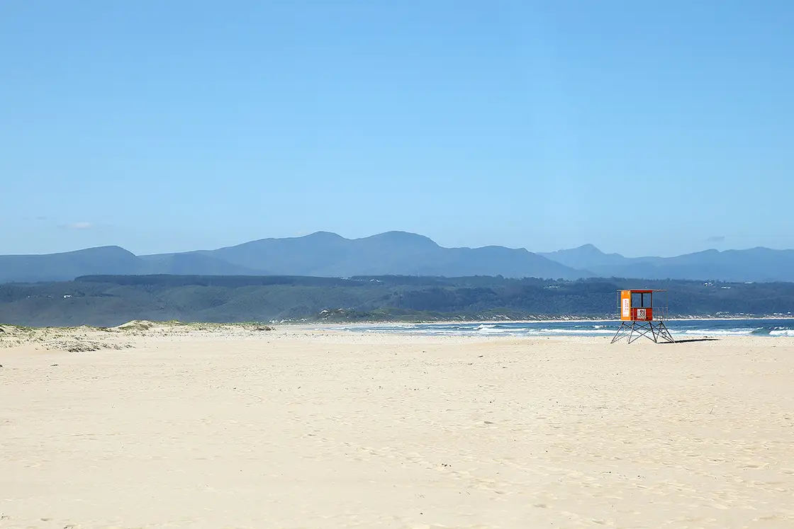 Perfect Hideaways real estate property: Lookout Beach in Plettenberg Bay, featuring a lifeguard lookout, and views of the South African coastline. Roga Rock, Plettenberg Bay.