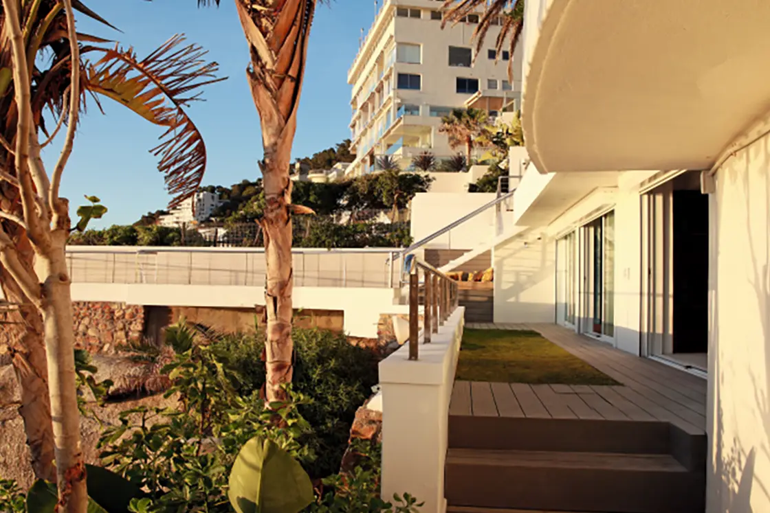 Perfect Hideaways property for sale: A balcony area of the luxury Clifton apartment, showcasing the steps which offer beach access to one of Cape Town’s famous Blue Flag beaches. San Michelle, Clifton.